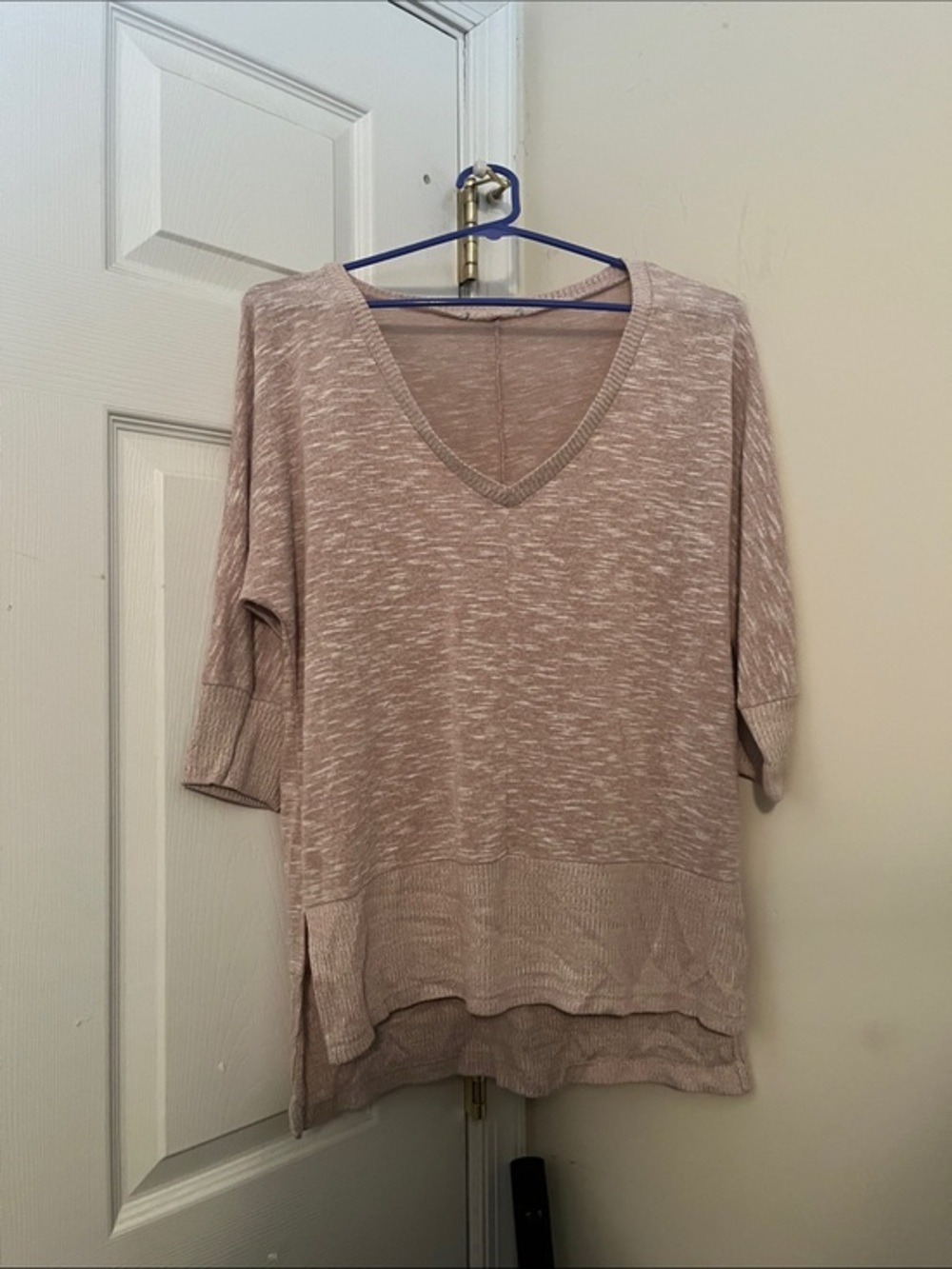 Relaxed V-Neck Knit Pullover Sweater in Dusty Blush